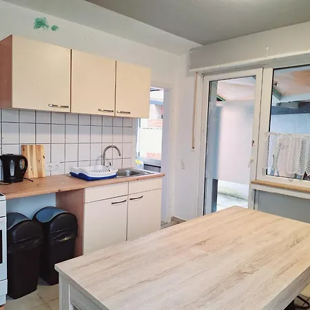 Lejlighed Erdgeschoss 2 *